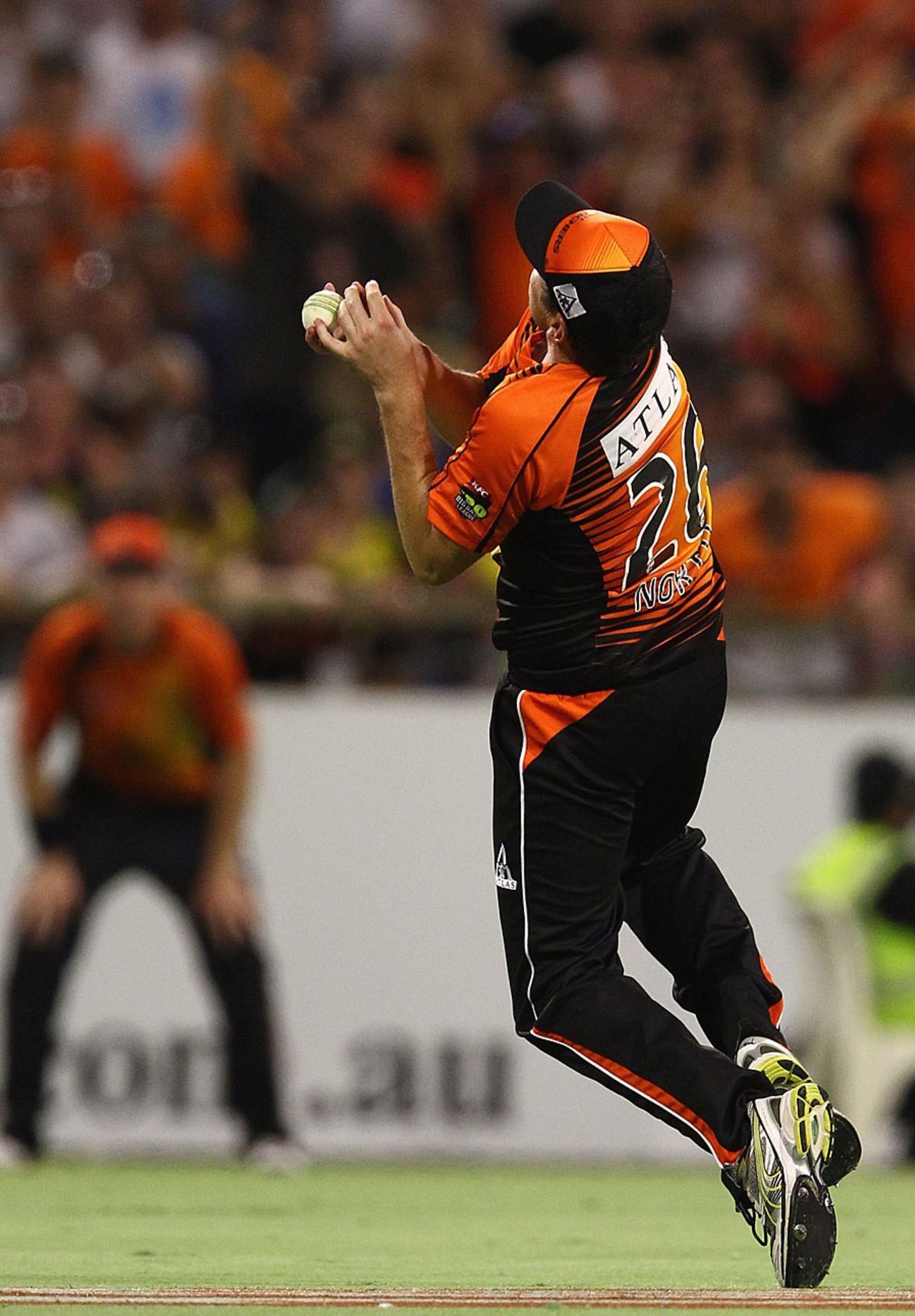 Marcus North takes a catch to send Nic Maddinson on his way, Perth Scorchers v Sydney Sixers, BBL 2011-12 final, Perth, January 28, 2012 