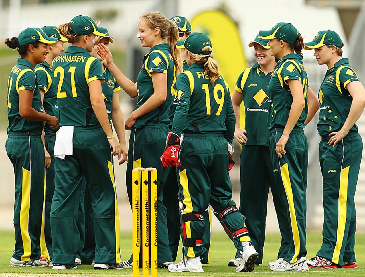 Ellyse Perry and her team-mates celebrate a wicket, Australia v New Zealand, 3rd Women's ODI, Rose Bowl, Sydney, January 29, 2012