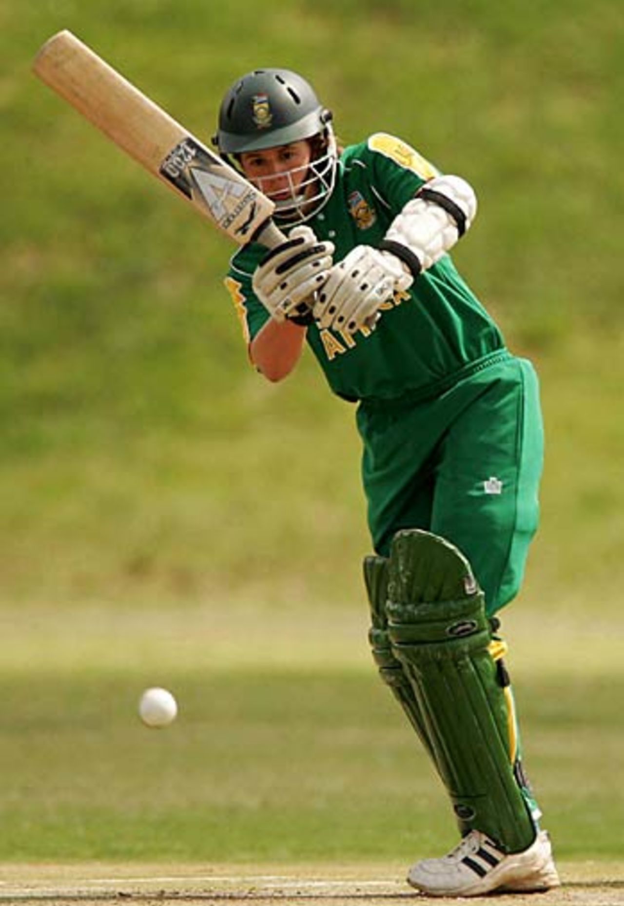 Johmari Logtenberg on her way to 23, England v South Africa, Women's World Cup, March 30, 2005