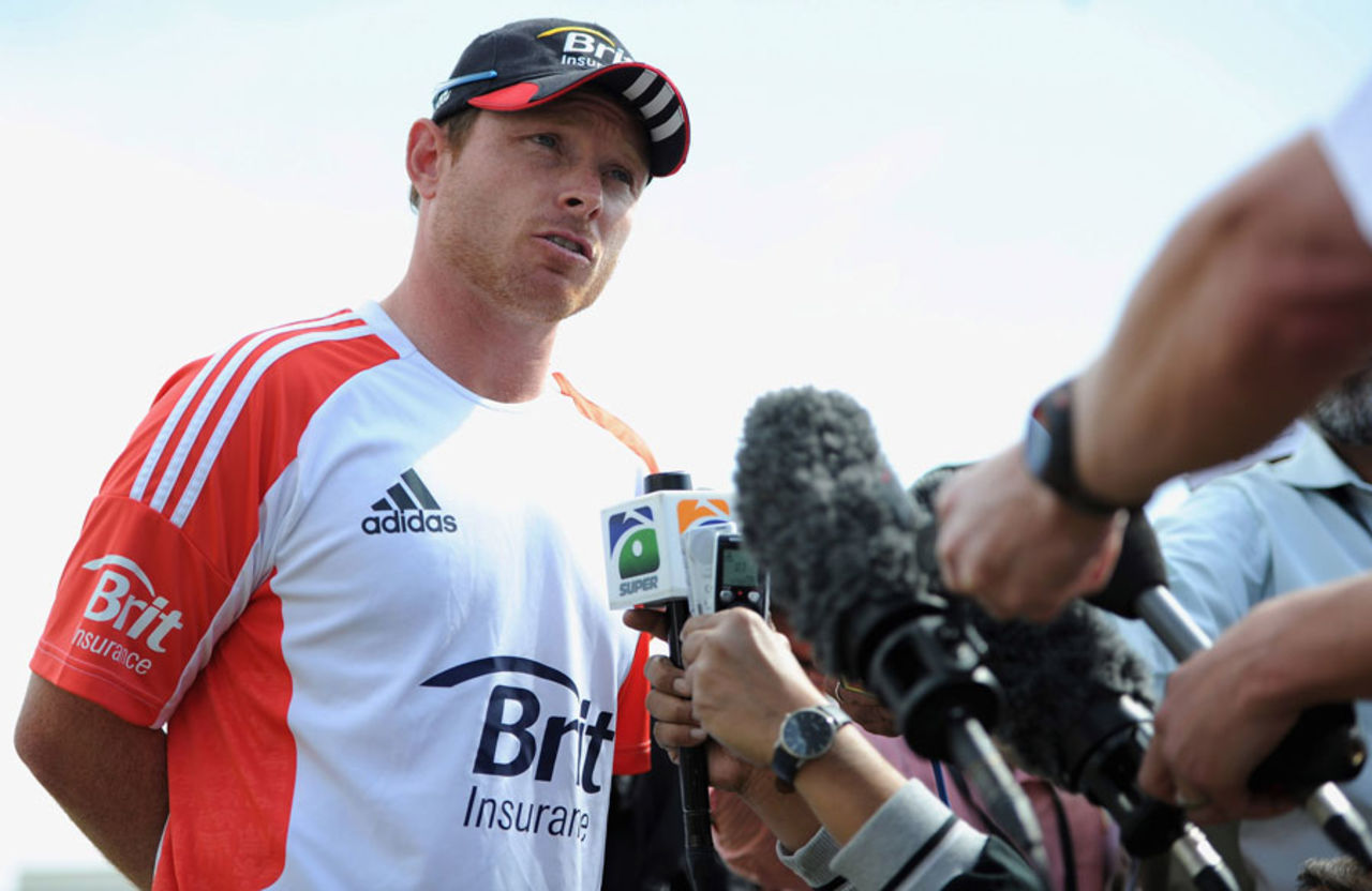 Ian Bell talks to members of the press, Dubai, January 31, 2012