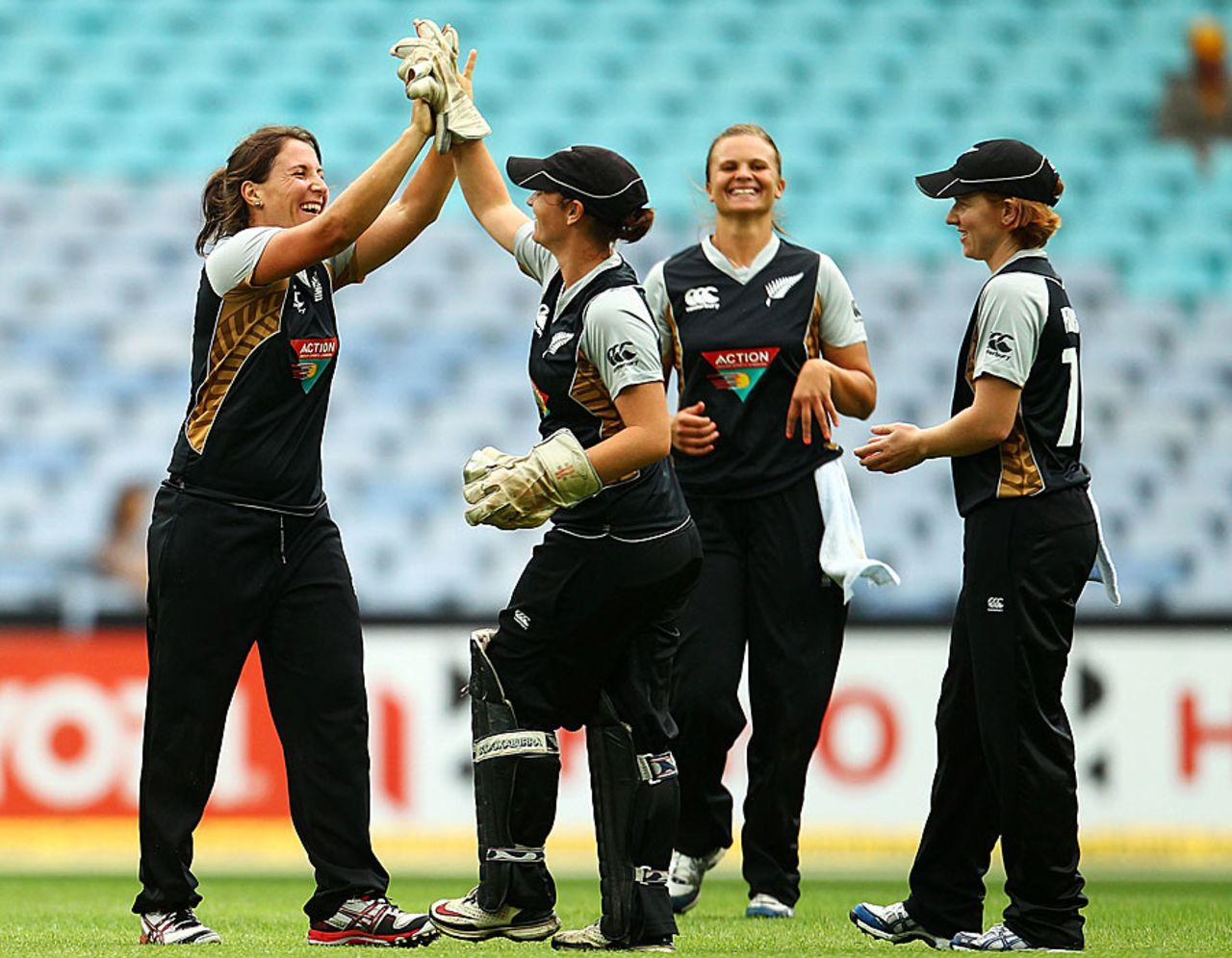 Kate Broadmore picked up 3 for 9 in four overs, Australia v New Zealand, 4th Women's T20, Sydney, February 1, 2012
