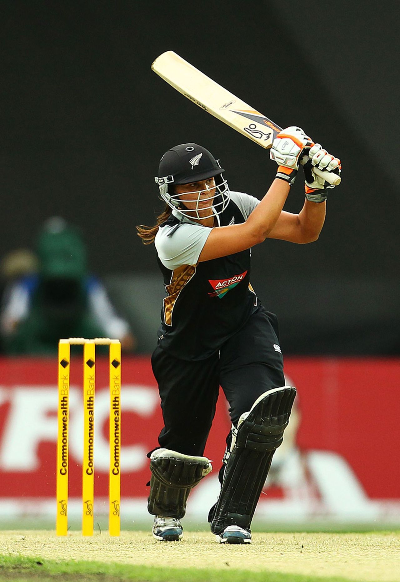Suzie Bates steered New Zealand Women home with a quick 40, Australia v New Zealand, 4th Women's T20, Sydney, February 1, 2012