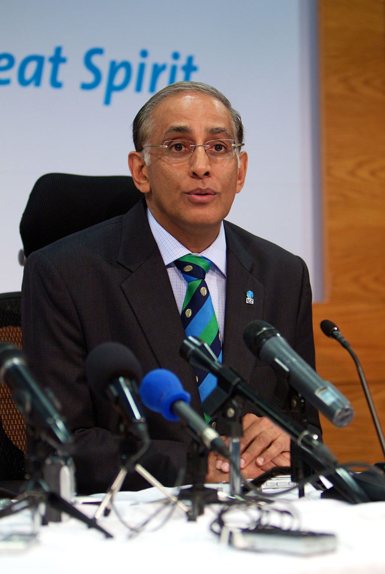 Haroon Lorgat addresses the press after the ICC's executive board meeting, Dubai, February 1, 2012