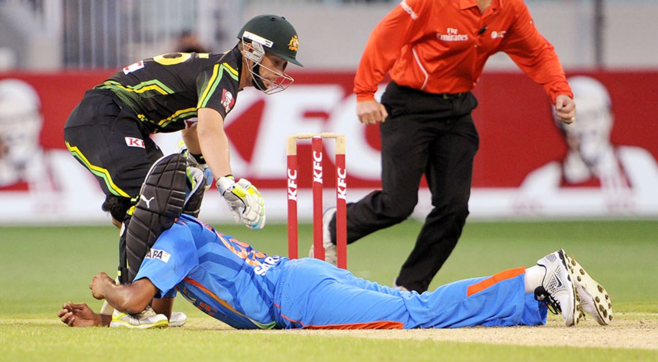 Matthew Wade and R Ashwin get into a bit of a tangle, Australia v India, 2nd T20I, Melbourne, February 3, 2012