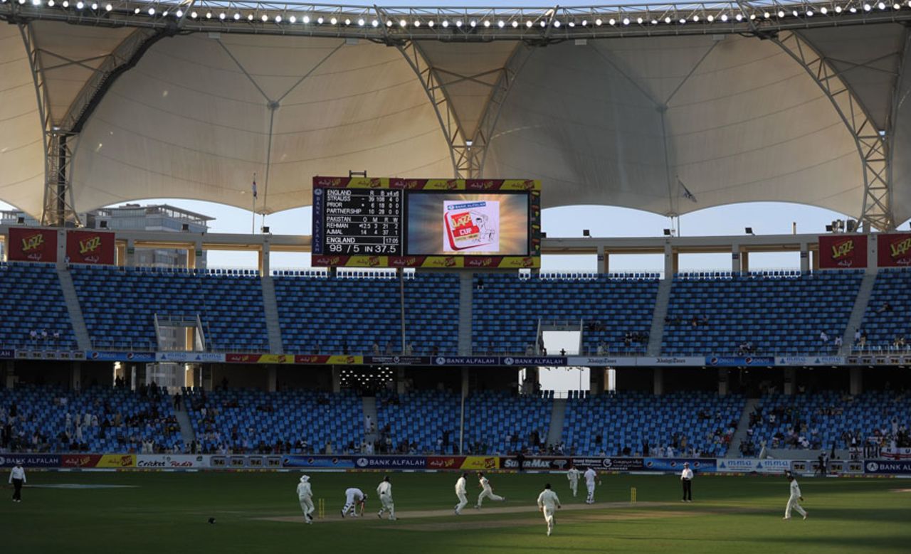Bare stands were again a feature in Dubai, Pakistan v England, 3rd Test, Dubai, 1st day, February 3, 2012