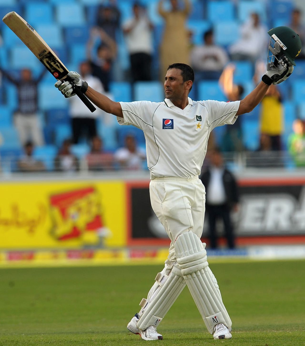 Younis Khan celebrates his century, Pakistan v England, 3rd Test, Dubai, February 4, 2012 