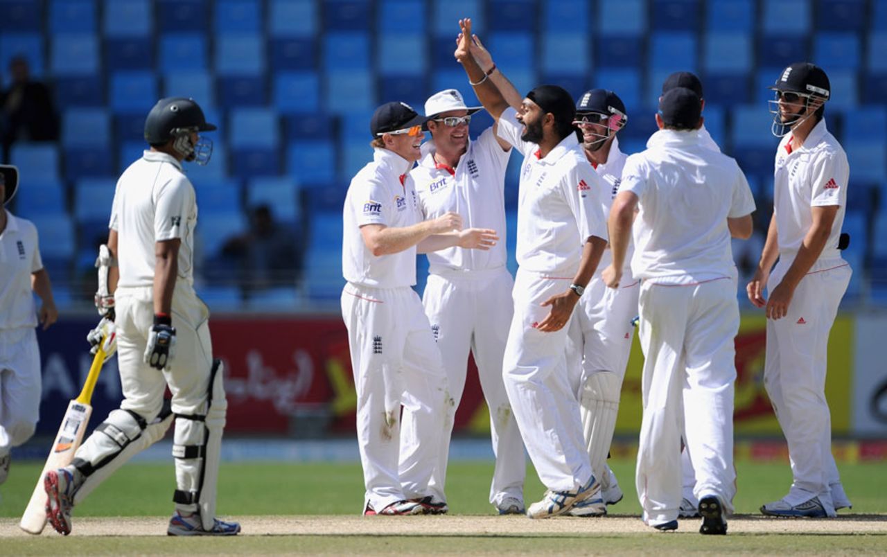 Monty Panesar made the breakthrough trapping Misbah lbw, Pakistan v England, 3rd Test, Dubai, 3rd day, February 5, 2012 