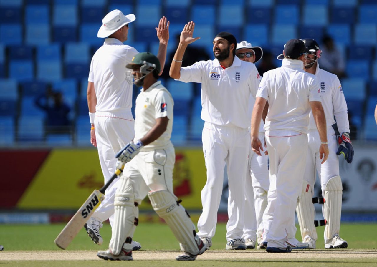 Monty Panesar removed Asad Sahfiq for five, Pakistan v England, 3rd Test, Dubai, 3rd day, February 5, 2012 