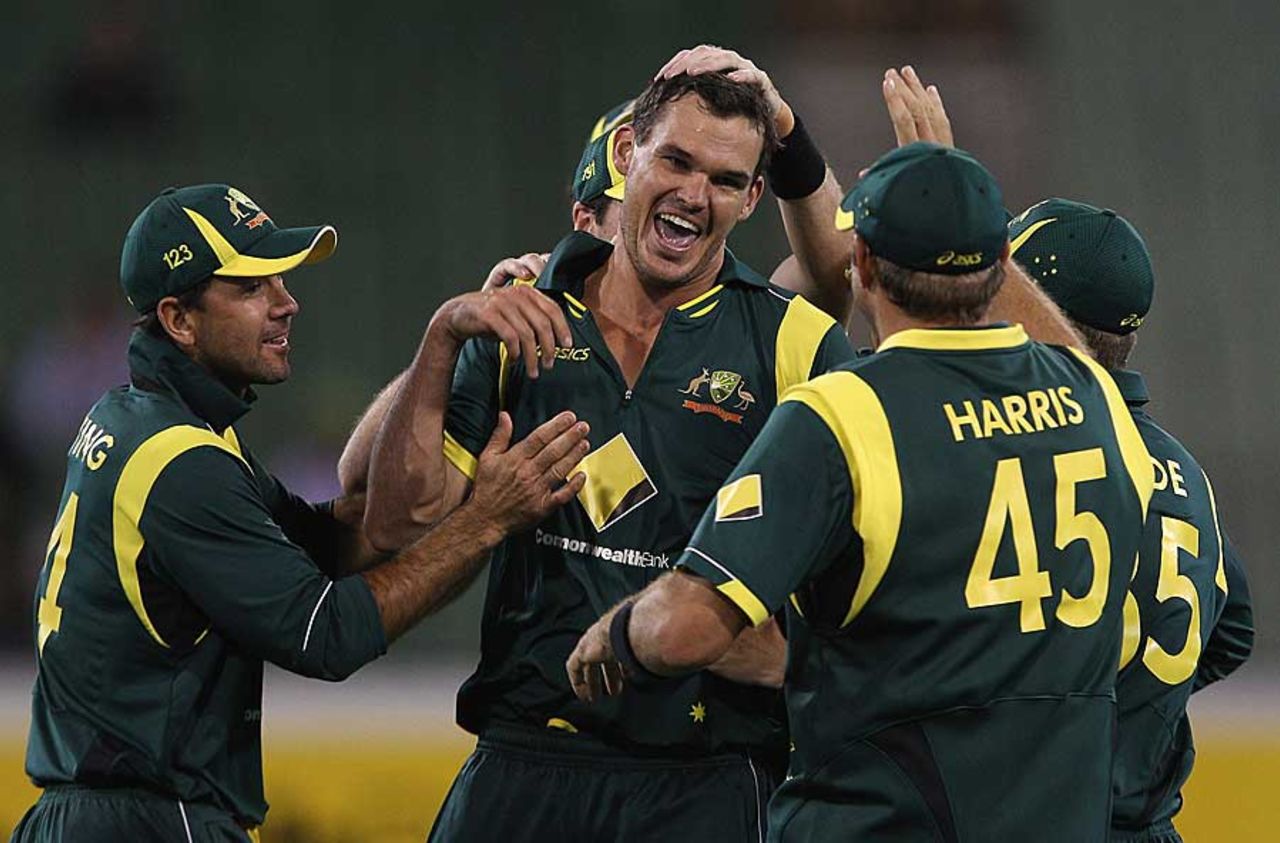 Clint McKay pegged back India, Australia v India, CB Series, 1st ODI, Melbourne, February 5, 2012