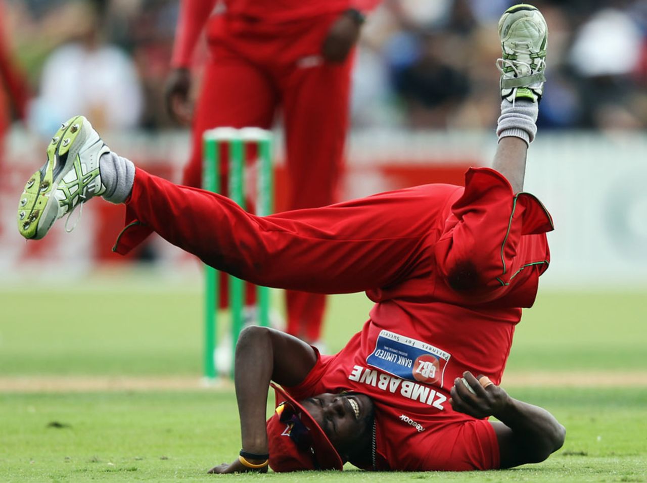 Elton Chigumbura and his mates endured a horrid day in the field, New Zealand v Zimbabwe, 2nd ODI, Whangarei, February 6, 2012