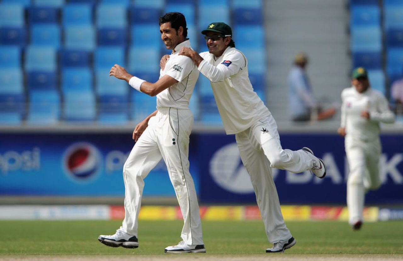 Umar Gul celebrates the wicket of Ian Bell, Pakistan v England, 3rd Test, Dubai, 4th day, February 6, 2012 