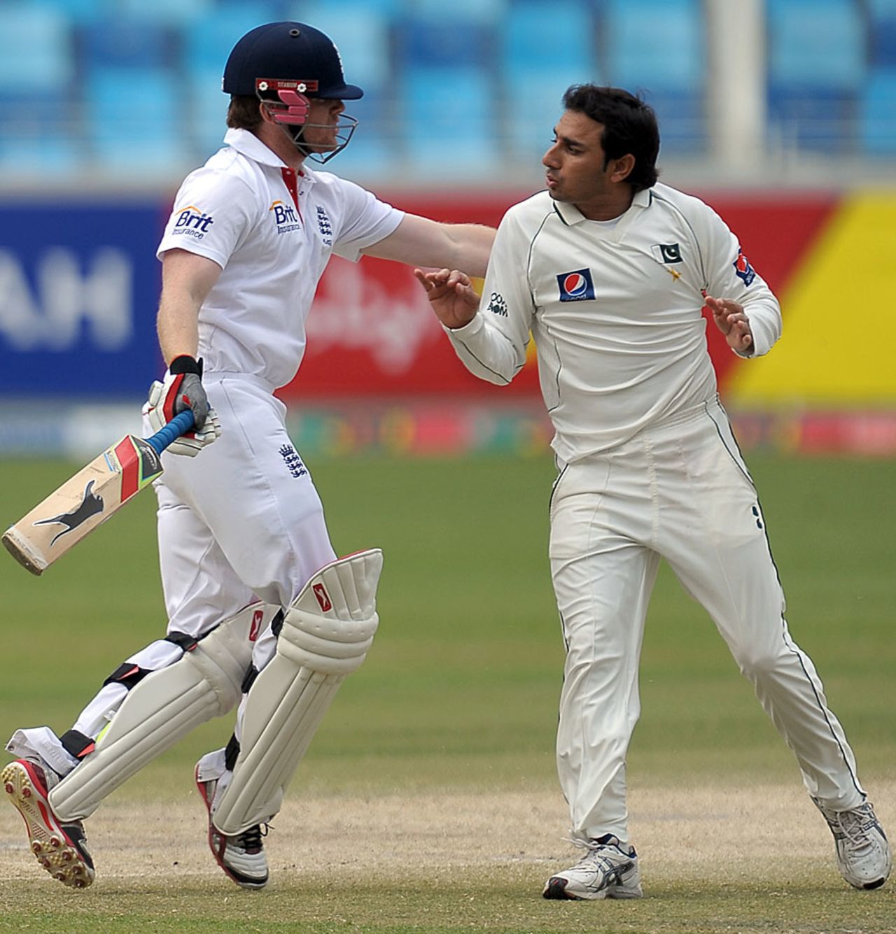 Eoin Morgan collides with Saeed Ajmal, Pakistan v England, 3rd Test, Dubai, 4th day, February 6, 2012 
