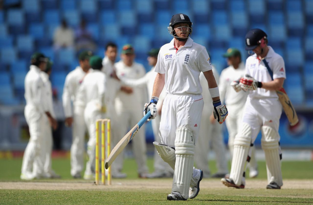 Ian Bell was caught at point for 10, Pakistan v England, 3rd Test, Dubai, 4th day, February 6, 2012 