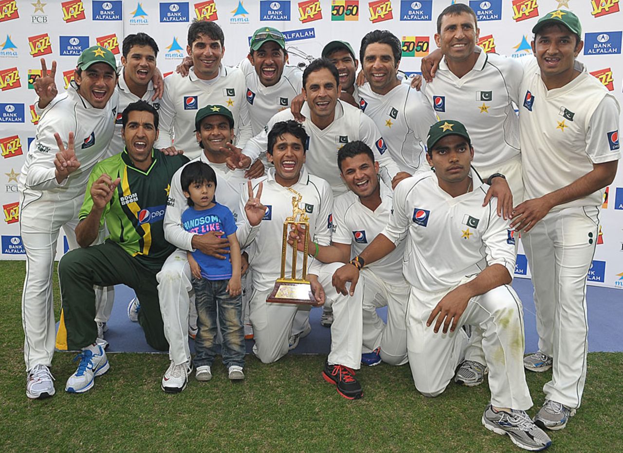 Pakistan gather to celebrate their 3-0 whitewash of England, Pakistan v England, 3rd Test, Dubai, 4th day, February 6, 2012 