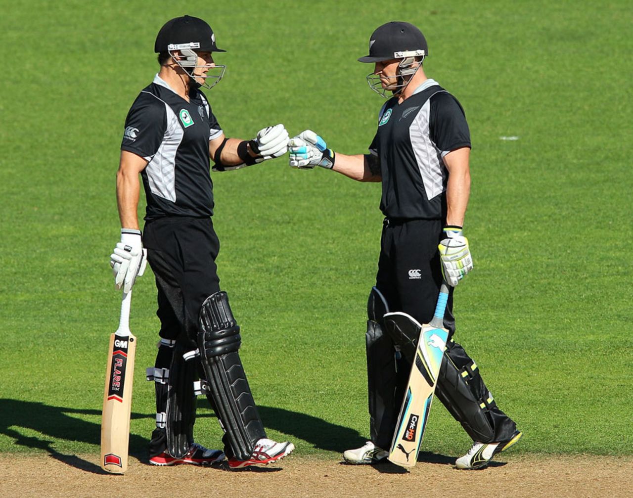The McCullum brothers added 44 in just 17 balls, New Zealand v Zimbabwe, 3rd ODI, Napier, February 9, 2012