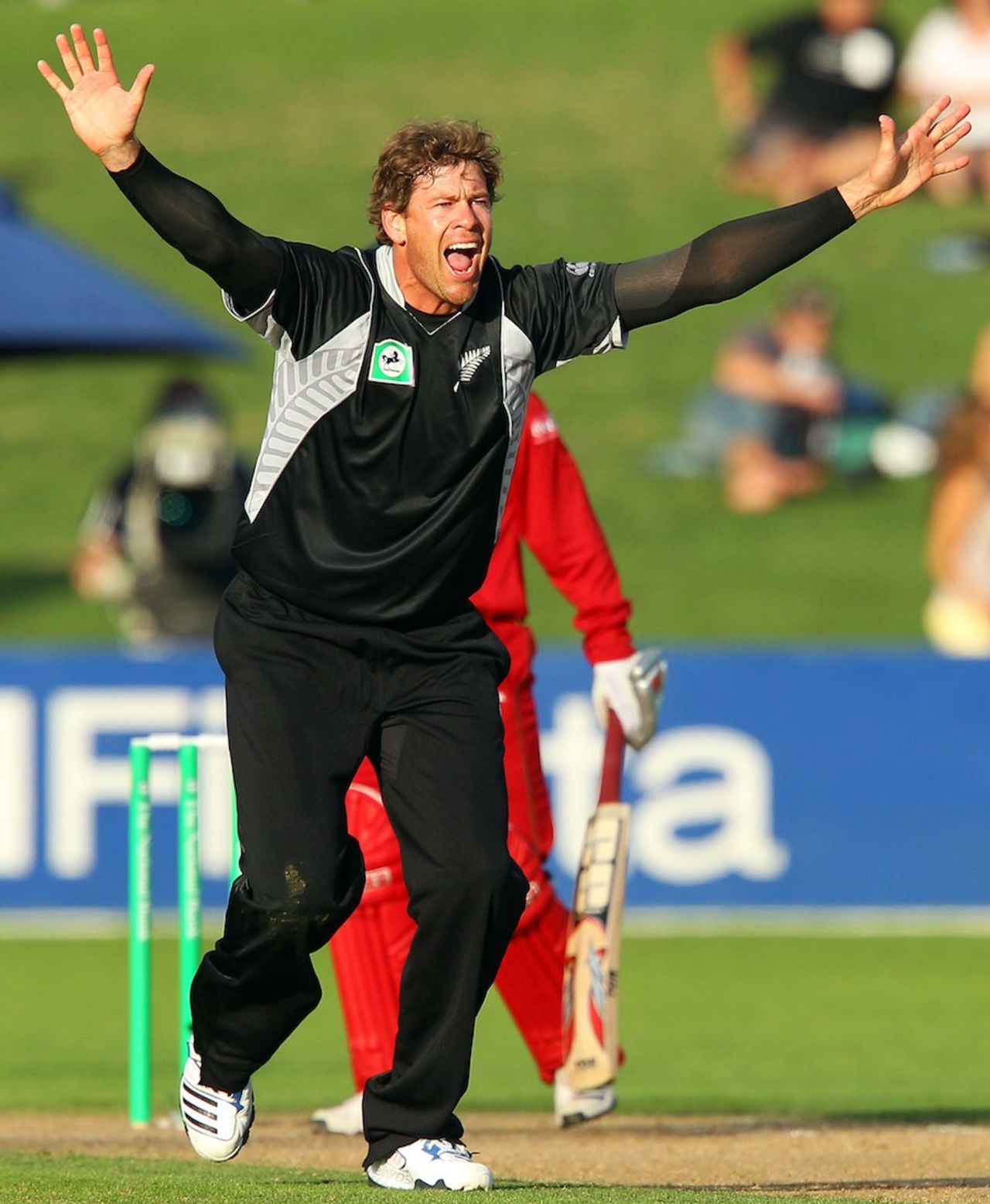 Jacob Oram appeals, New Zealand v Zimbabwe, 3rd ODI, Napier, February 9, 2012