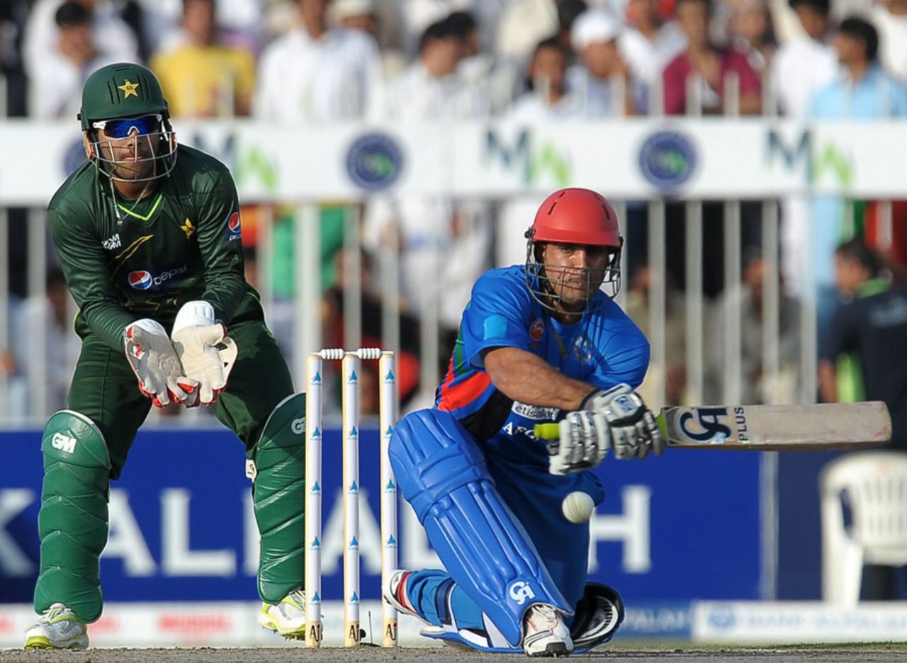Samiullah Shenwari lines up a reverse-sweep, Afghanistan v Pakistan, one-off ODI, Sharjah, February 10, 2012
