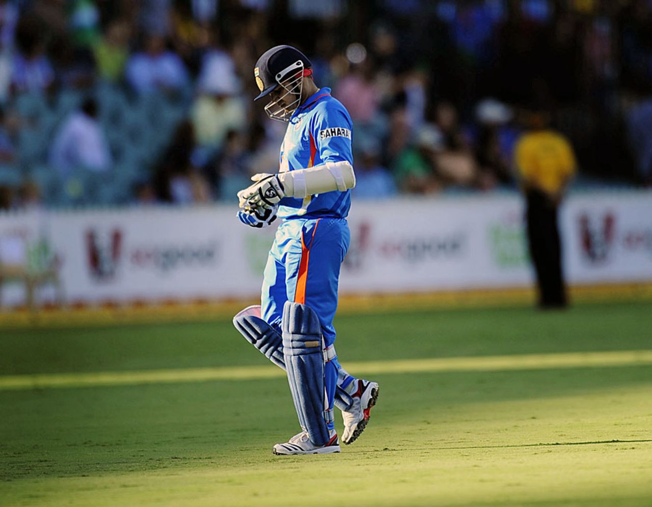 Virender Sehwag walks off, Australia v India, Commonwealth Bank Series, Adelaide, February 12, 2012