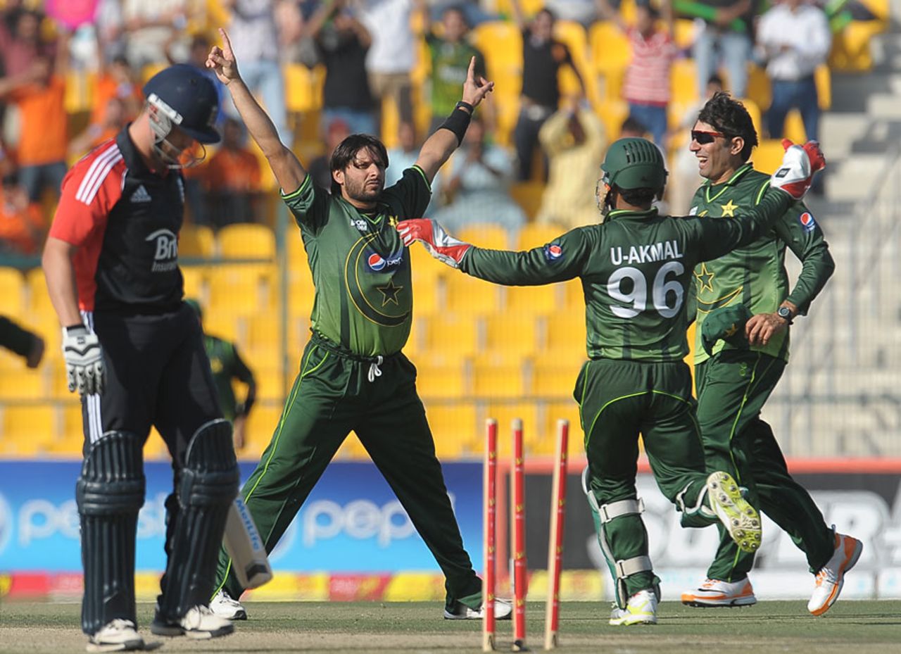 Jonathan Trott was bowled first ball by Shahid Afridi, Pakistan v England, 1st ODI, Abu Dhabi, February, 13, 2012