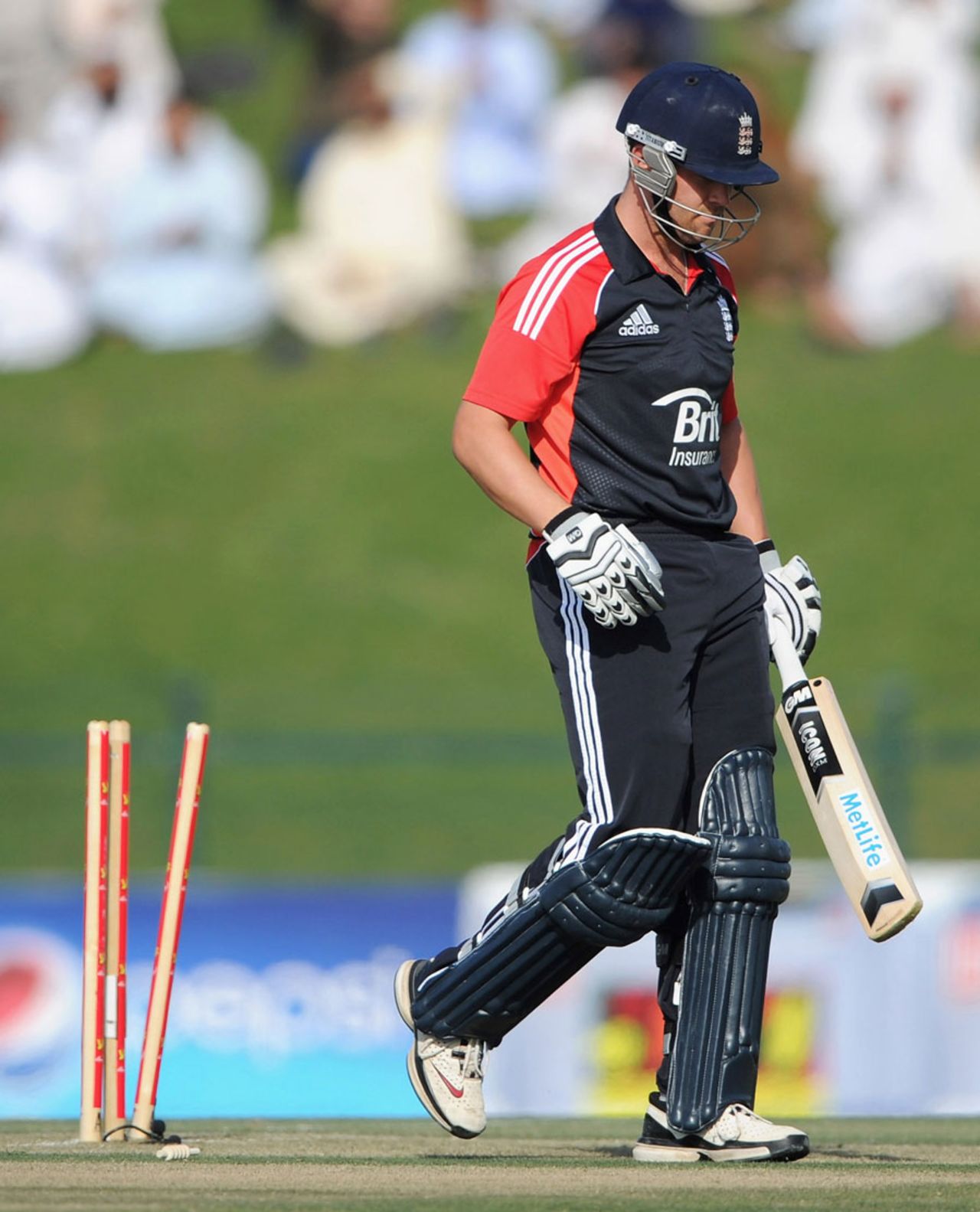 Jonathan Trott was bowled first ball, Pakistan v England, 1st ODI, Abu Dhabi, February, 13, 2012