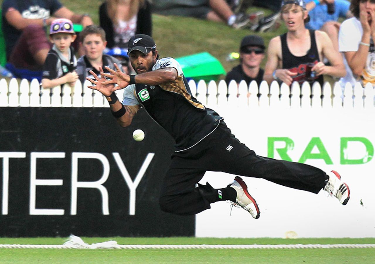 Ronnie Hira attempts to field a ball, New Zealand v Zimbabwe, 2nd Twenty20 international, Hamilton, February 14, 2012 