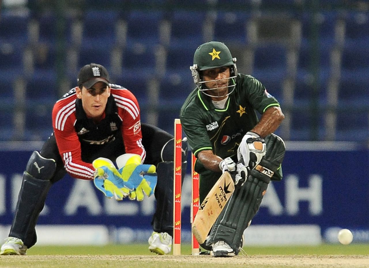 Mohammad Hafeez got the innings going with 26, Pakistan v England, 2nd ODI, Abu Dhabi, February 15, 2012