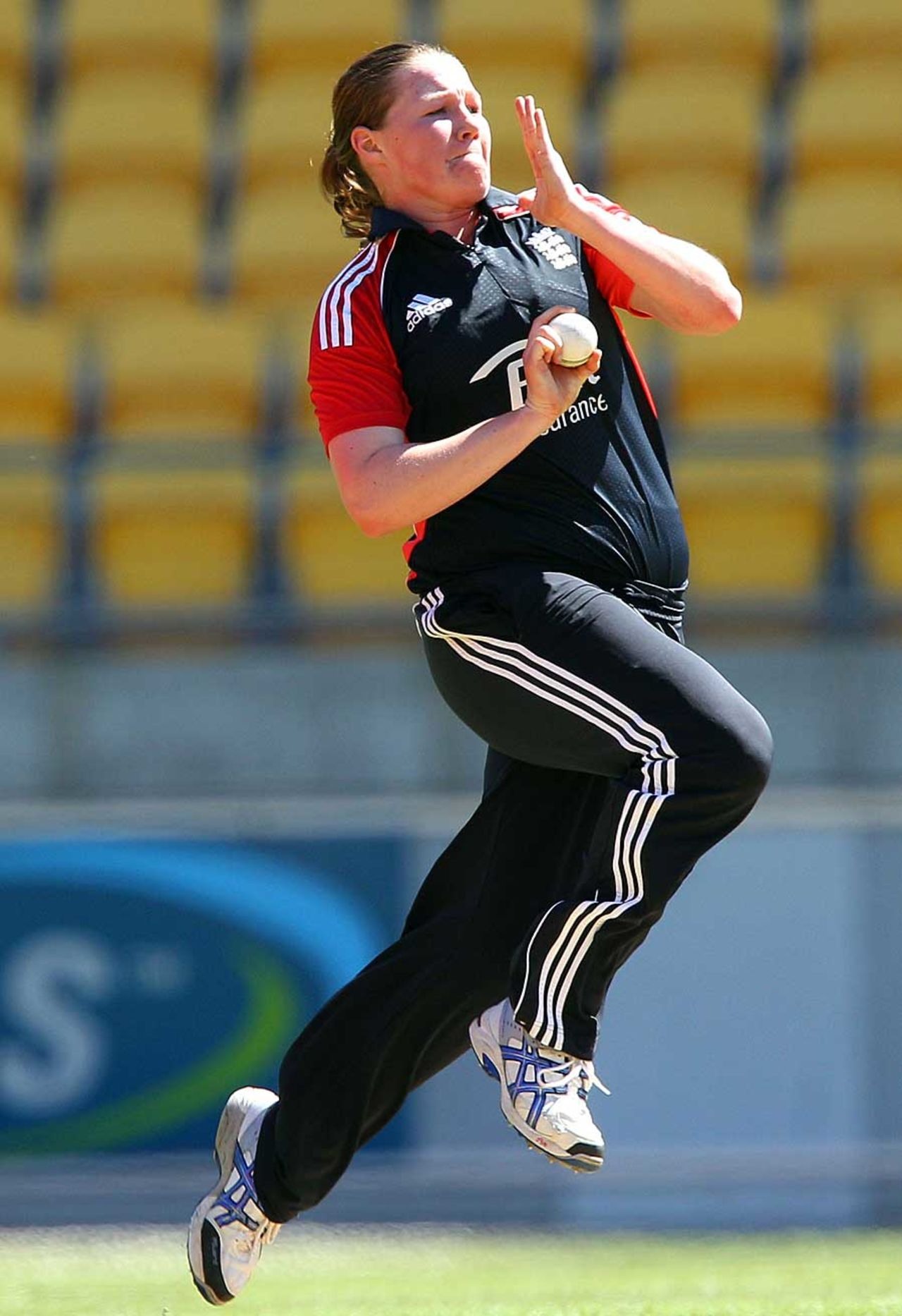 Anya Shrubsole picked up a five-for, New Zealand women v England women, 1st T20I, Wellington, February 17, 2012