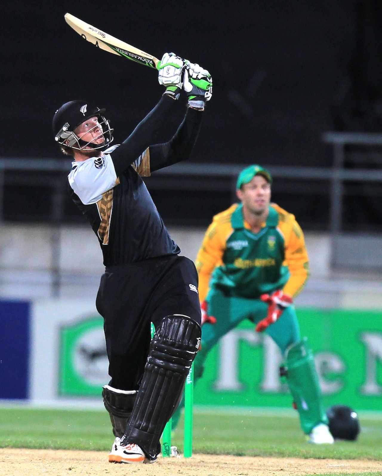 Martin Guptill hits a massive six, New Zealand v South Africa, 1st Twenty20 international, Wellington, February 17, 2012