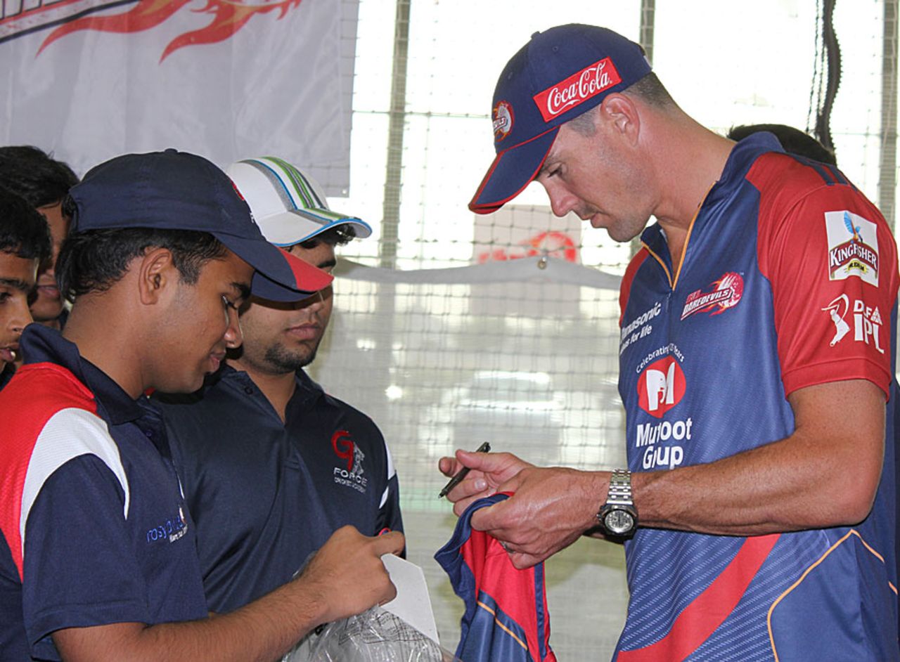 Kevin Pietersen signs autographs at the unveiling of Delhi Daredevils' 2012 jersey, Dubai, February 18, 2012