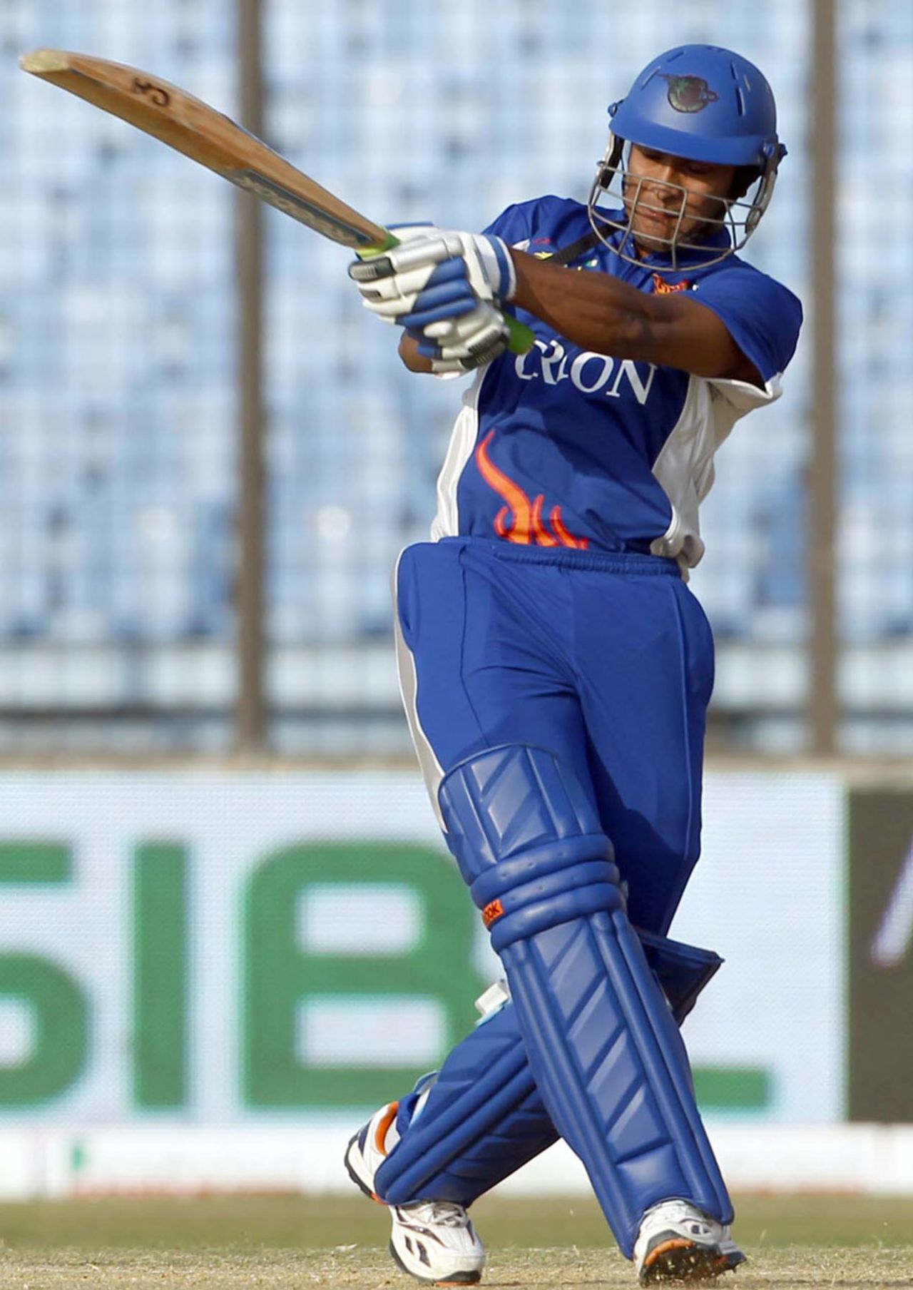 Shakib Al Hasan pulls, Dhaka Gladiators v Khulna Royal Bengals, BPL, Chittagong, February 19, 2012