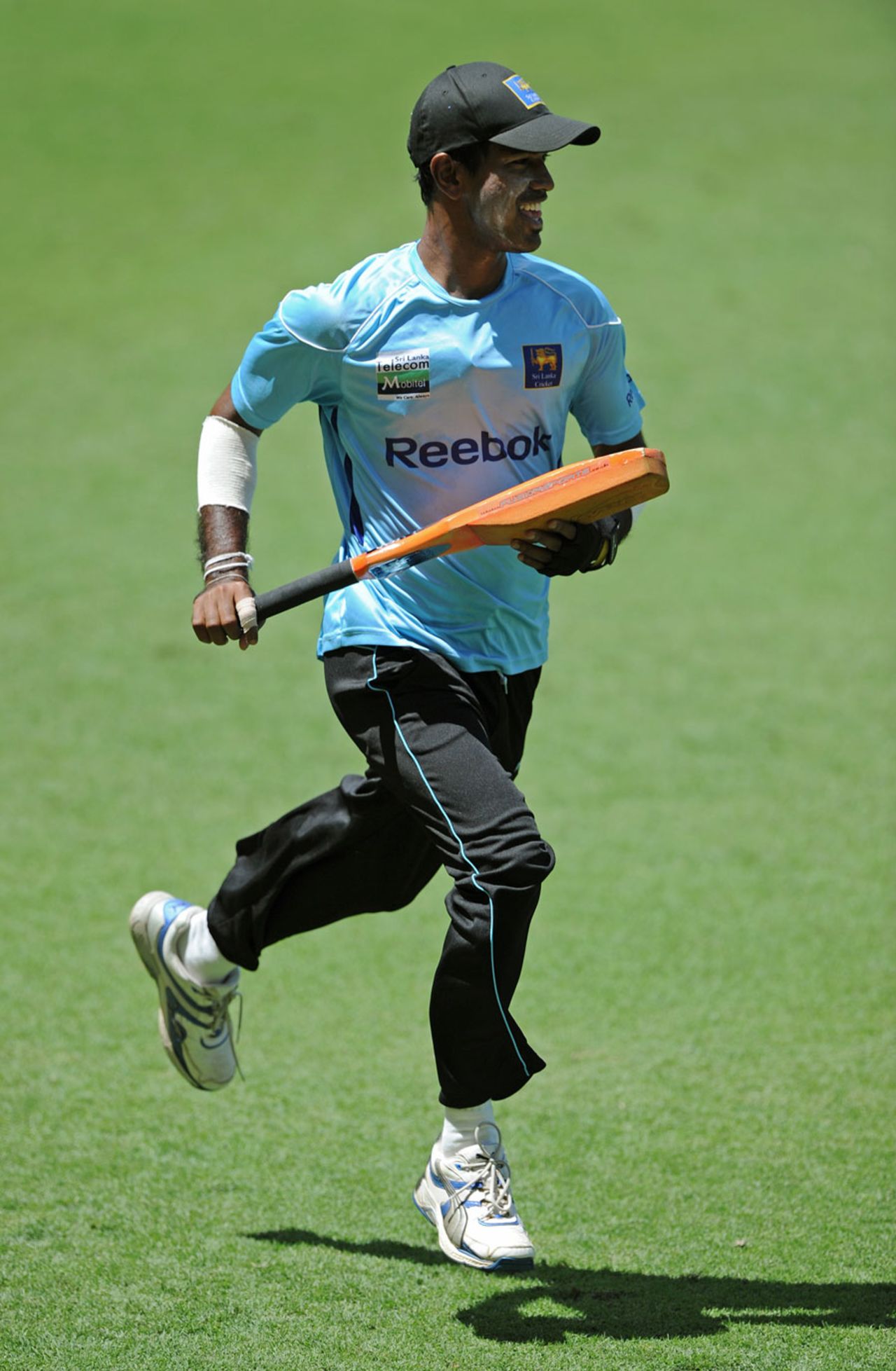 Nuwan Kulasekara warms up, Brisbane, February 20, 2012