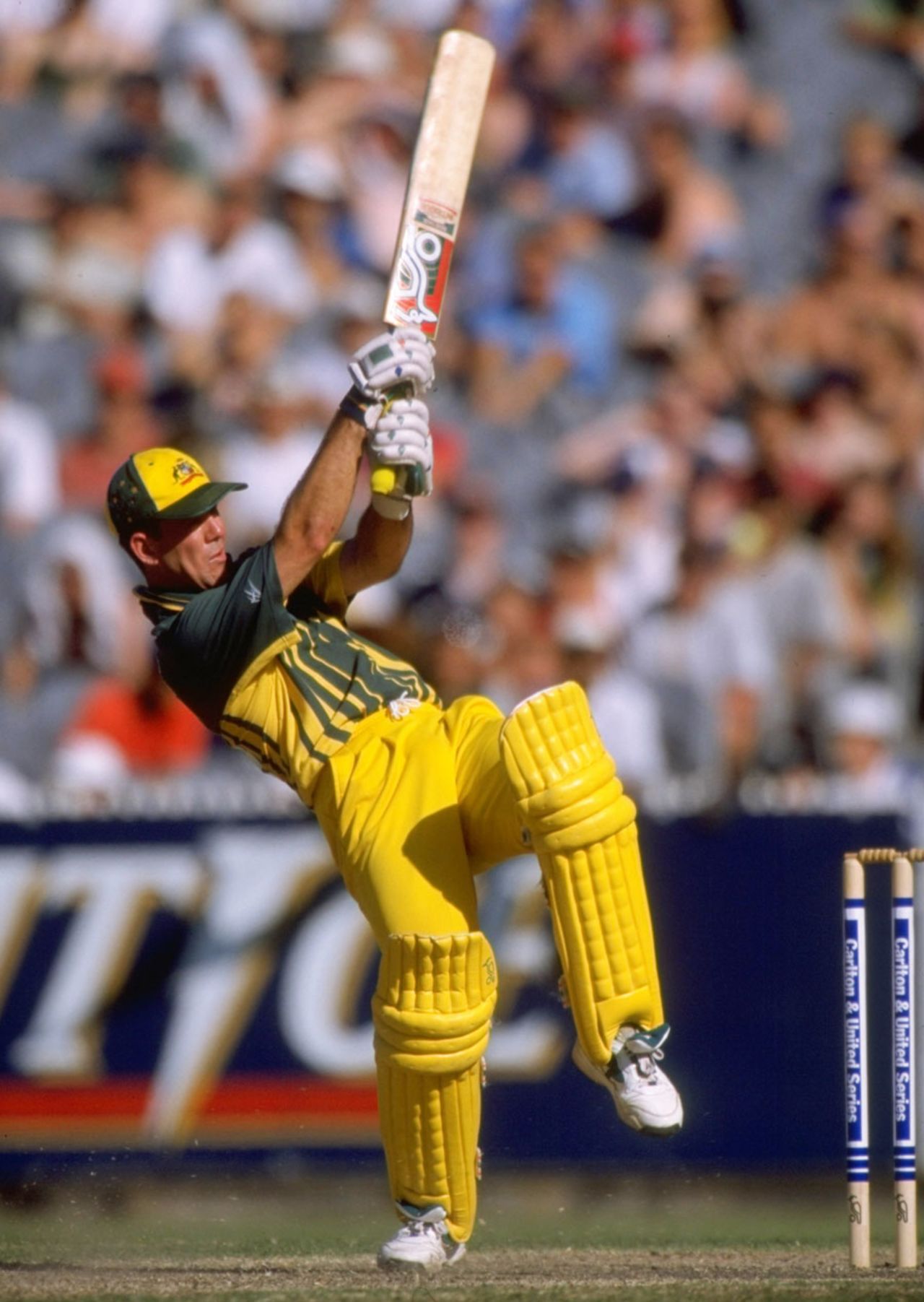 Ricky Ponting pulls on the way to a century, Australia v New Zealand, CUODS, Melbourne Cricket Ground, January 21st 1998.