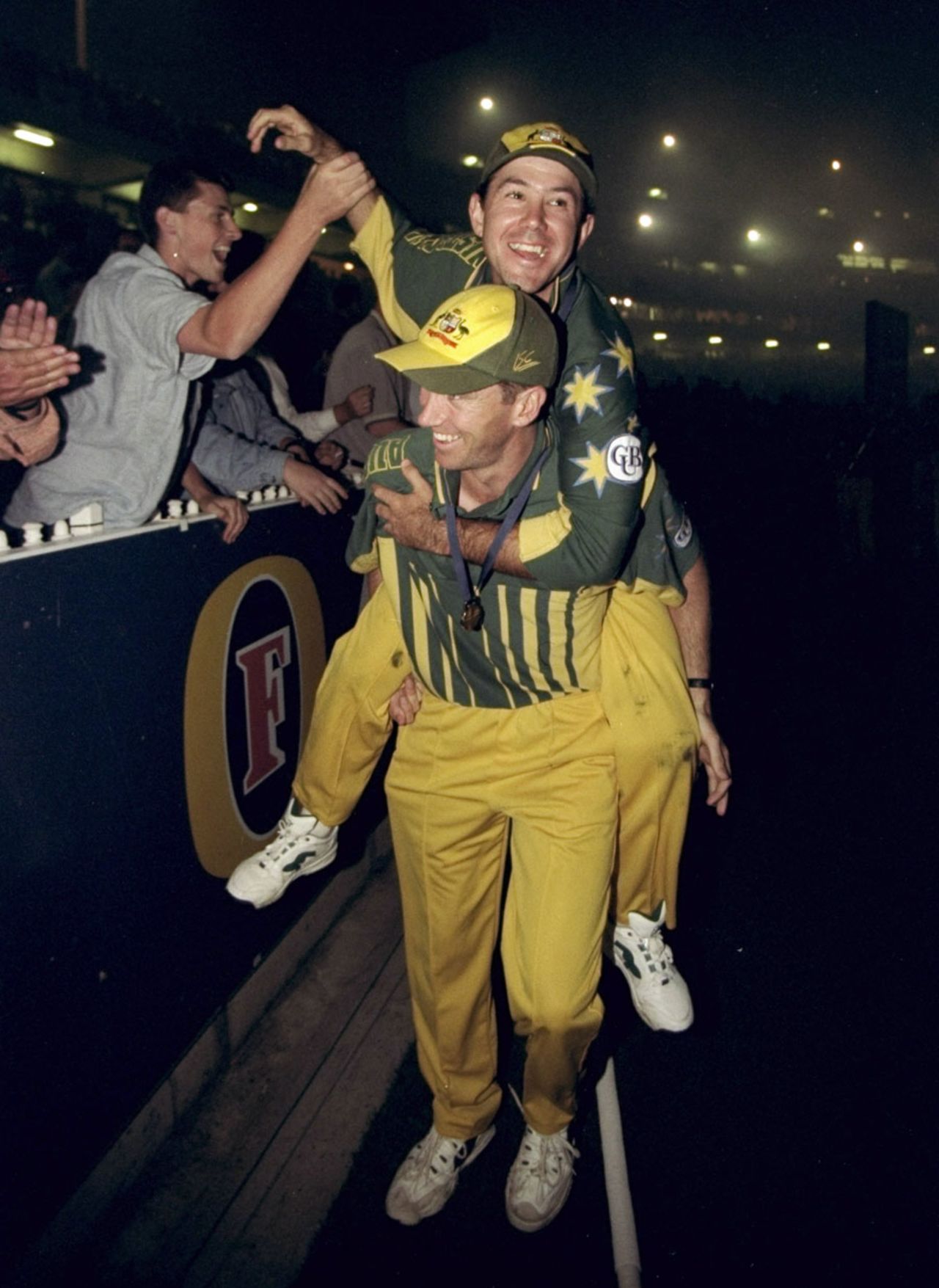 Glen McGrath carries Ricky Ponting on his shoulders, Australia v England, Carlton & United series, 2nd final, February 13, 1999 