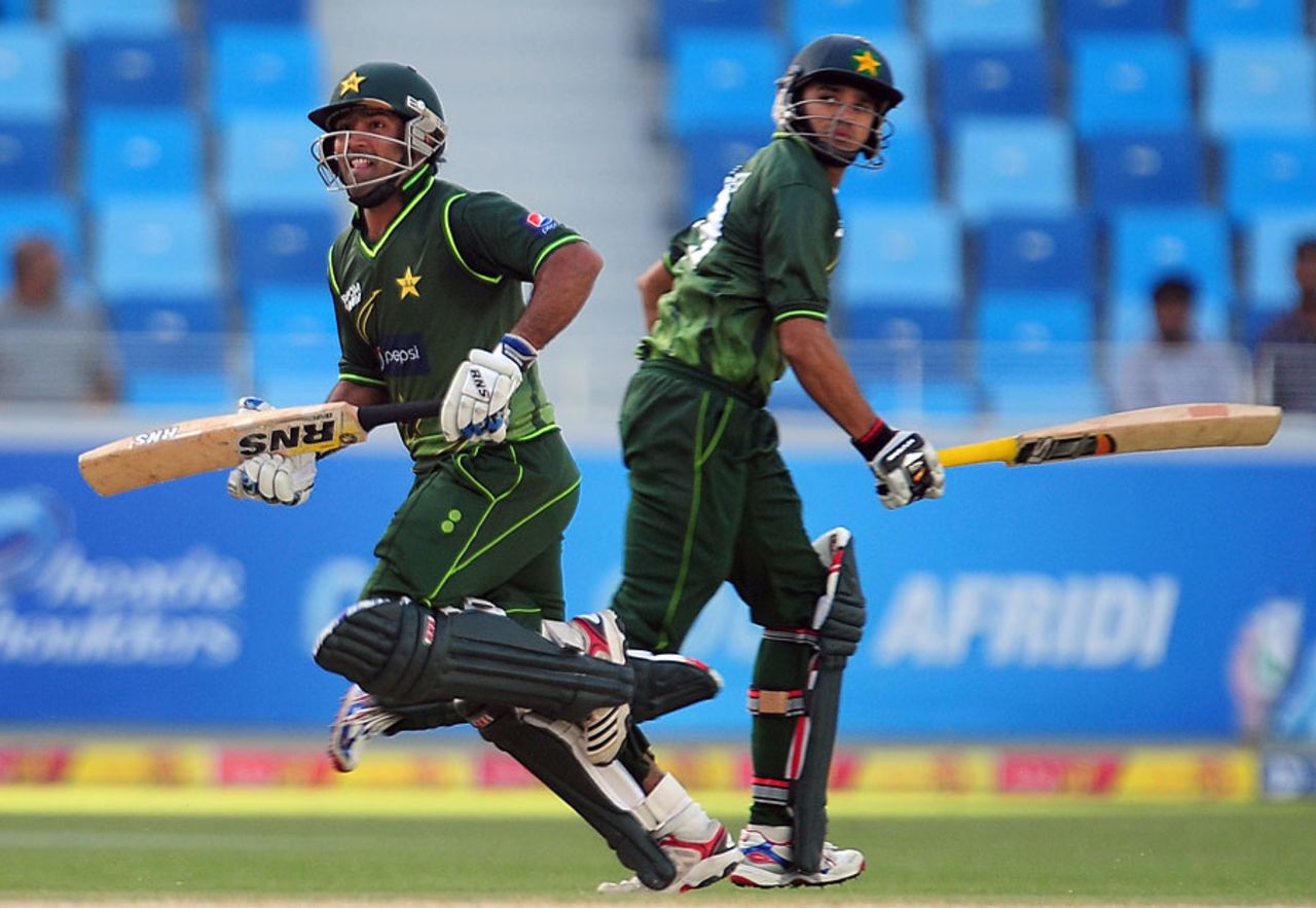 Asad Shafiq and Azhar Ali added 111 for the second wicket, Pakistan v England, 4th ODI, Dubai, February 21, 2012
