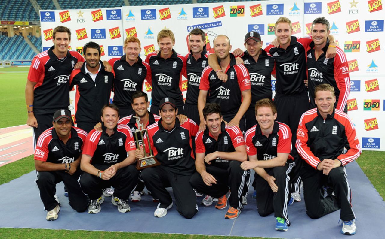 England celebrate their 4-0 series win, Pakistan v England, 4th ODI, Dubai, February 21, 2012