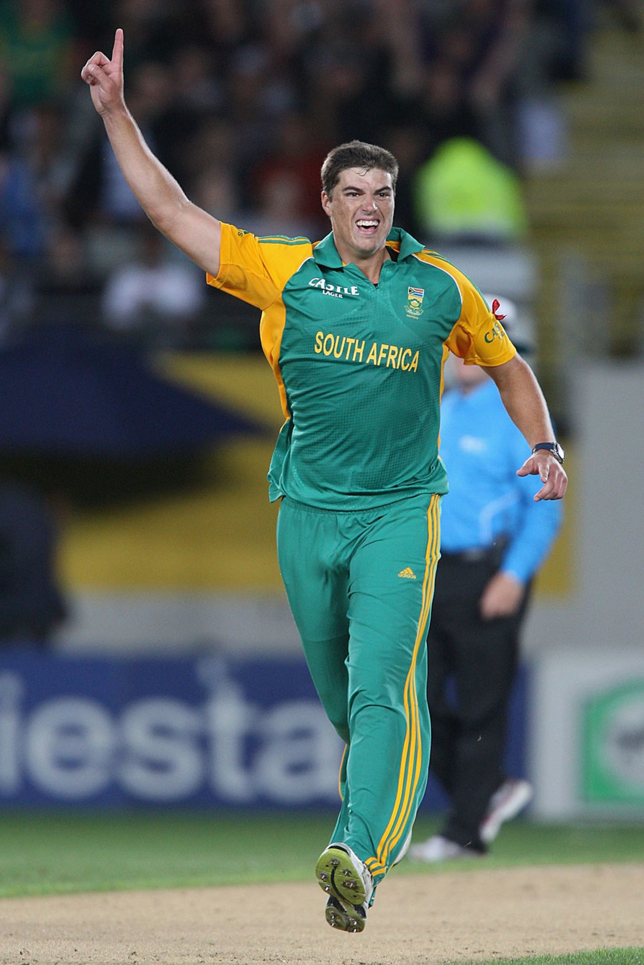 Marchant de Lange picked up two wickets, New Zealand v South Africa, 3rd Twenty20, Auckland, February 22, 2012