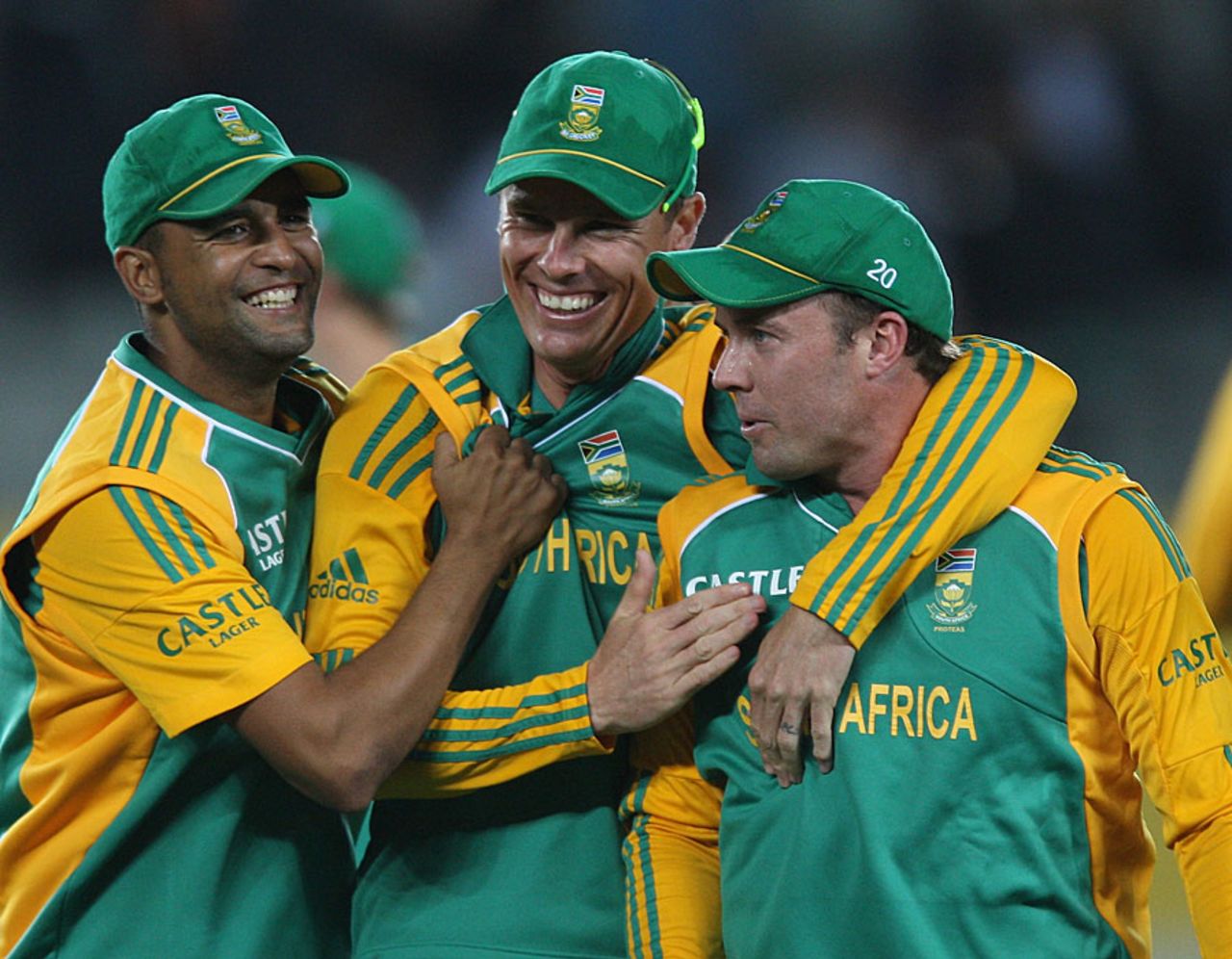 South Africa celebrate their hard-fought victory, New Zealand v South Africa, 3rd Twenty20, Auckland, February 22, 2012