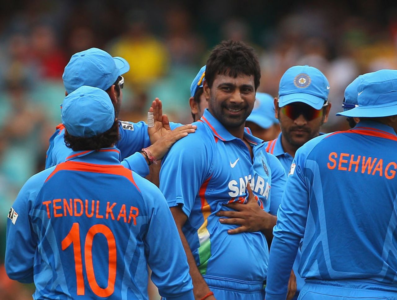 Praveen Kumar had a fruitful opening spell, Australia v India, CB Series, Sydney, February 26, 2012