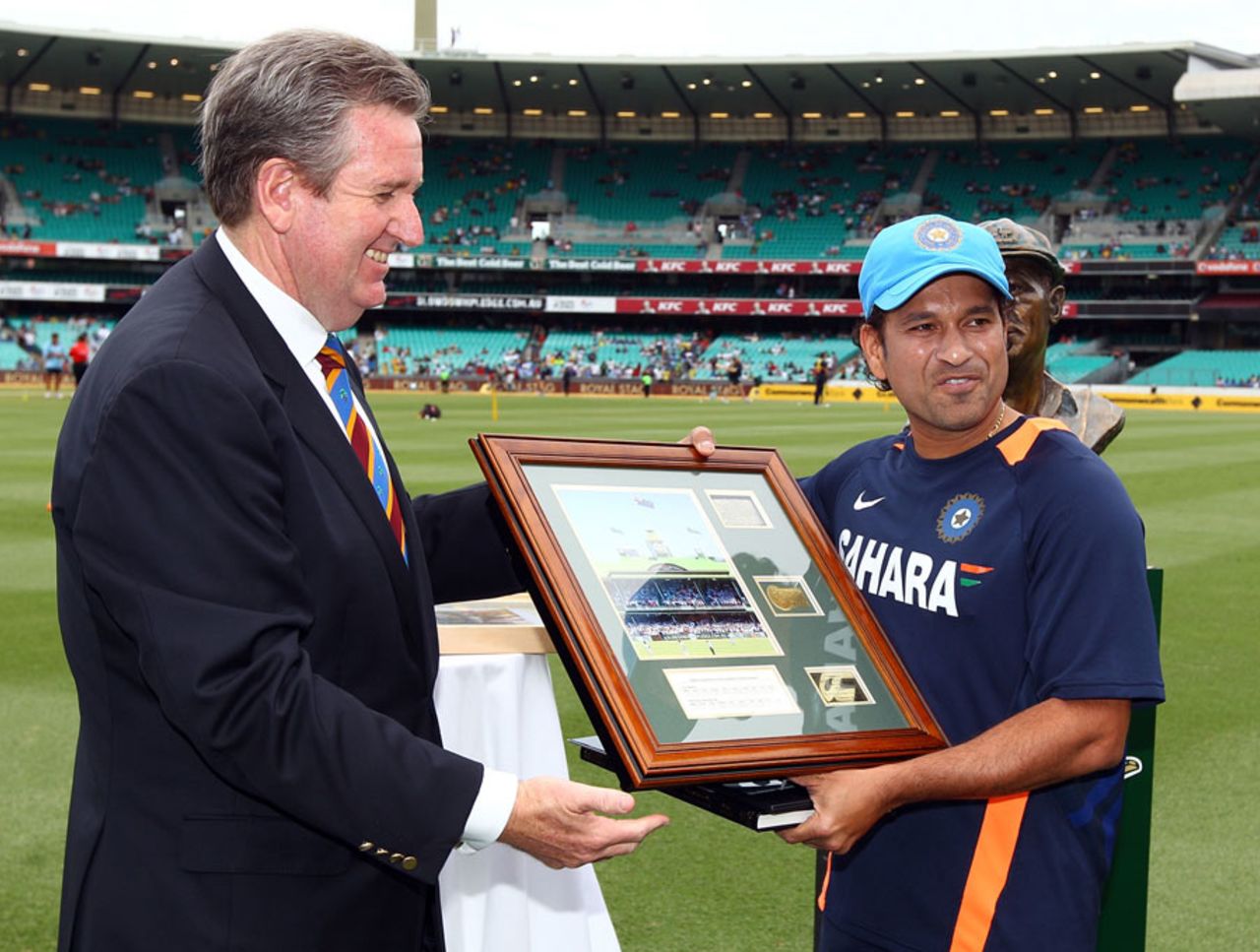 New South Wales premier Barry O'Farrell makes a presentation to Sachin Tendulkar, Australia v India, CB Series, Sydney, February 26, 2012