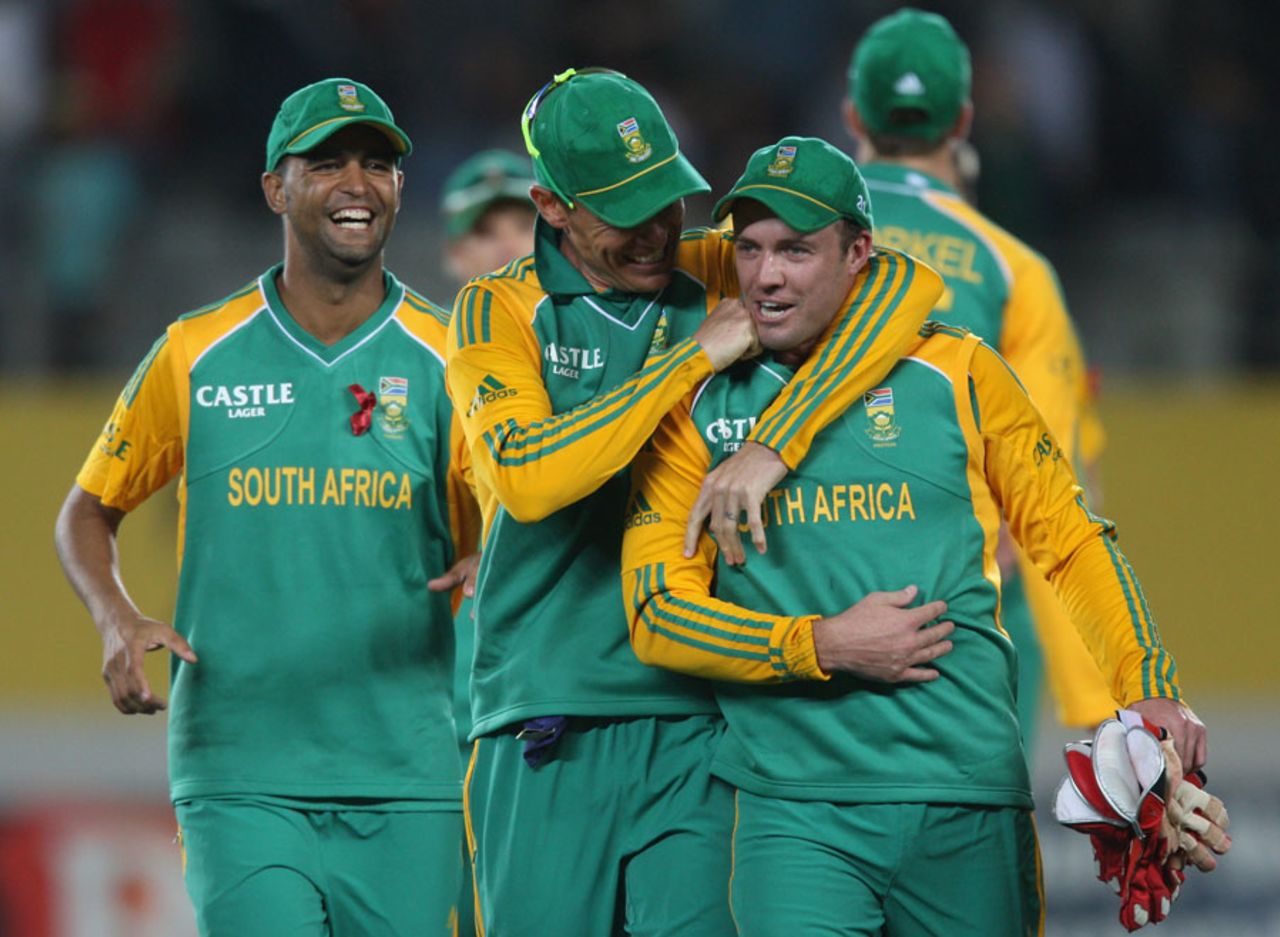 Robin Peterson, Johan Botha and AB de Villiers celebrate the victory, New Zealand v South Africa, third Twenty20 international, Auckland, February 22, 2012