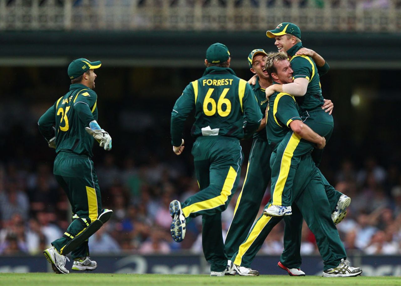 Australia celebrate Sachin Tendulkar's run-out, Australia v India, CB Series, Sydney, February 26, 2012