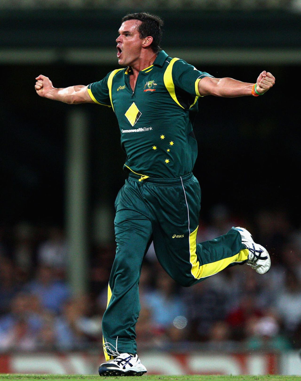 Clint McKay is pumped up after getting rid of Gautam Gambhir, Australia v India, CB Series, Sydney, February 26, 2012