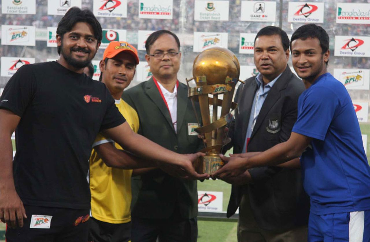 Shahriar Nafees, Mohammad Ashraful and Shakib Al Hasan at the trophy unveiling, Barisal Burners v Duronto Rajshahi, BPL, 1st semi-final, Mirpur, February 28, 2012