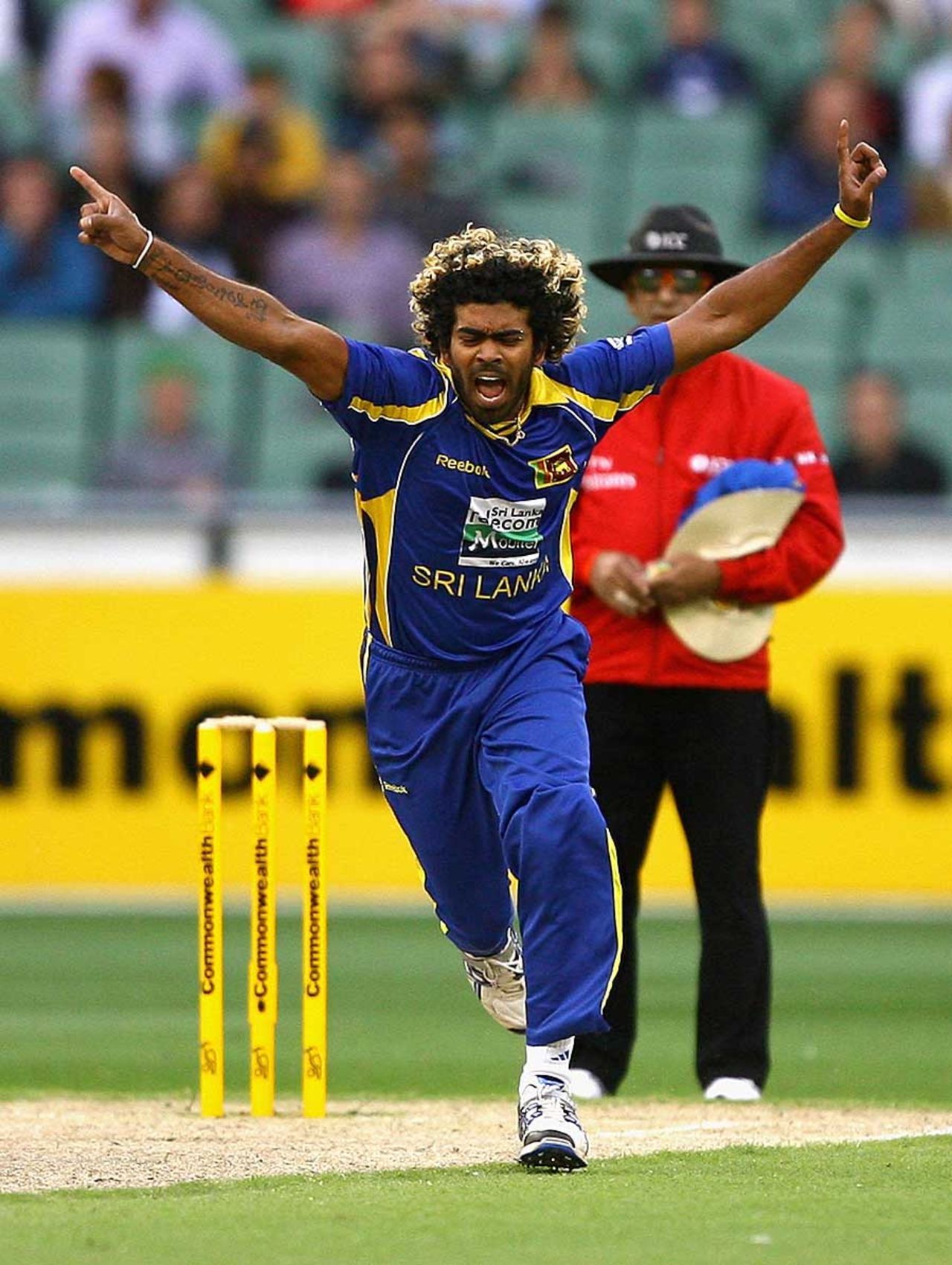 Lasith Malinga had Australia in early trouble, Australia v Sri Lanka, CB series, Melbourne, March 2, 2012