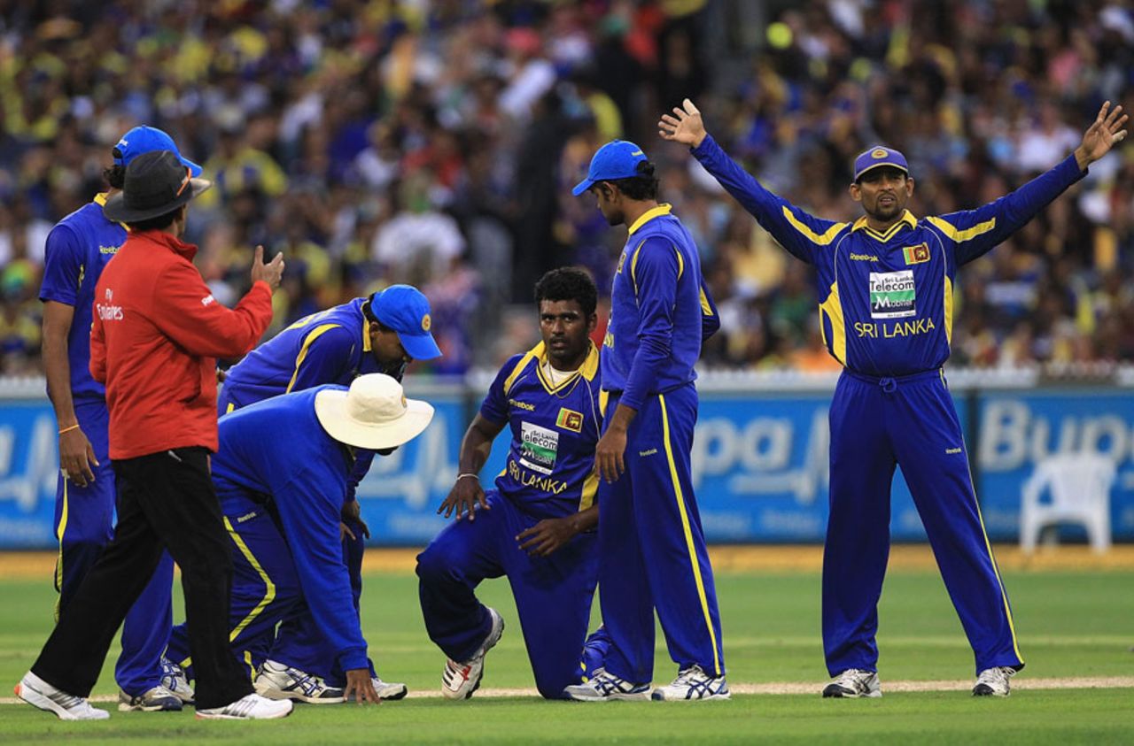 Thisara Perera goes down with an injury, Australia v Sri Lanka, CB series, Melbourne, March 2, 2012