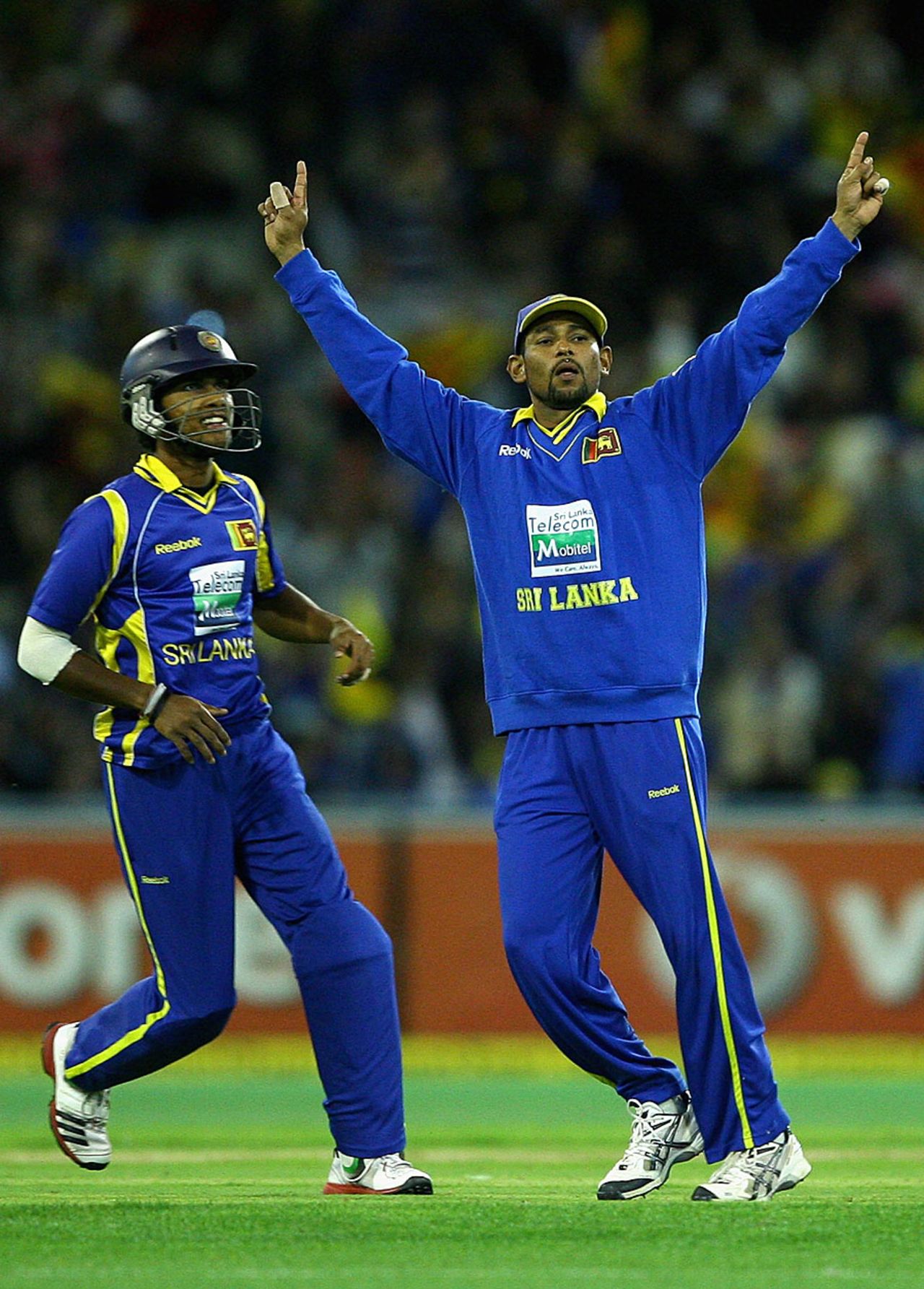 Tillakaratne Dilshan took a catch to dismiss James Pattinson, Australia v Sri Lanka, CB series, Melbourne, March 2, 2012