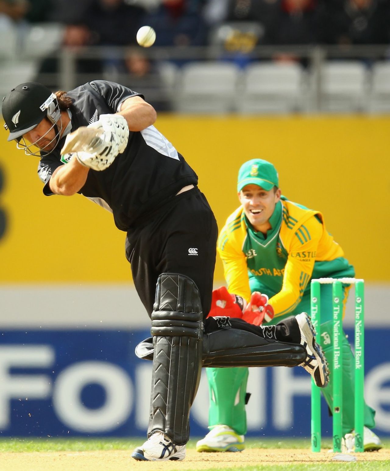 Colin de Grandhomme hits over the top on debut, New Zealand v South Africa, 3rd ODI, Auckland, March 3, 2012