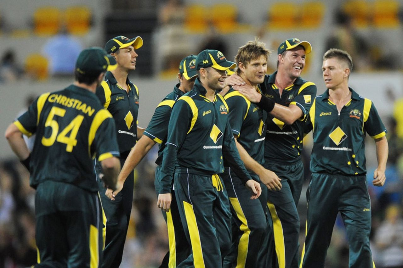Australia celebrate after taking the final Sri Lankan wicket, Australia v Sri Lanka, Brisbane, CB Series 1st final, March 4, 2012 