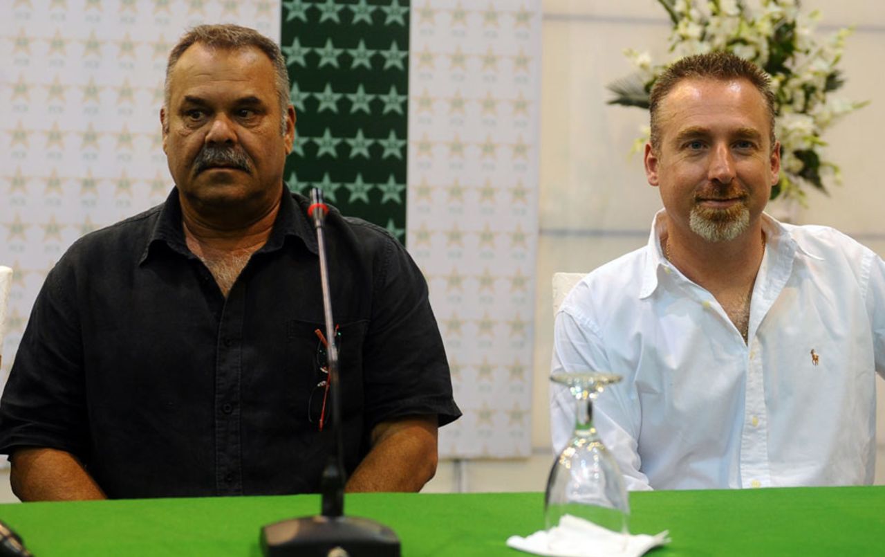 Dav Whatmore and Julien Fountain at a press conference, Lahore, March 4, 2012