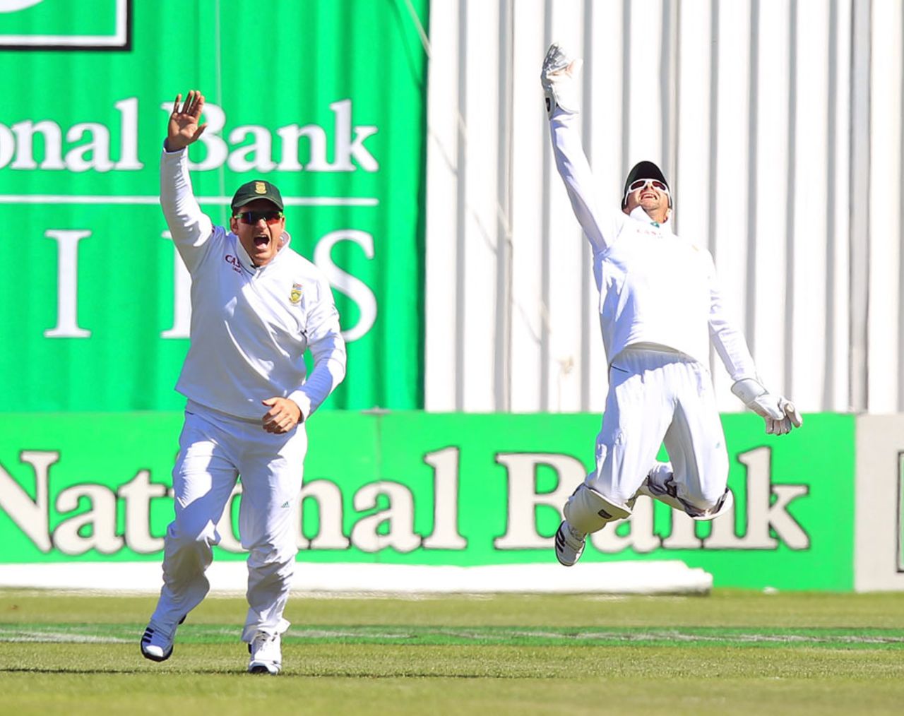 Graeme Smith and Mark Boucher are thrilled after Ross Taylor edges behind, New Zealand v South Africa, 1st Test, Dunedin, 2nd day, March 8, 2012